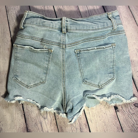 Vanilla Star Cheeky Super High-Rise Distressed Denim Shorts. Size: 29/9 - Picture 2 of 6